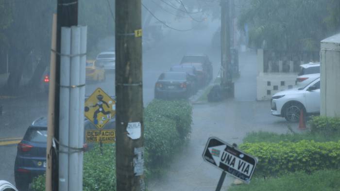 Imágenes de fuertes lluvias en ciudad de Panamá.