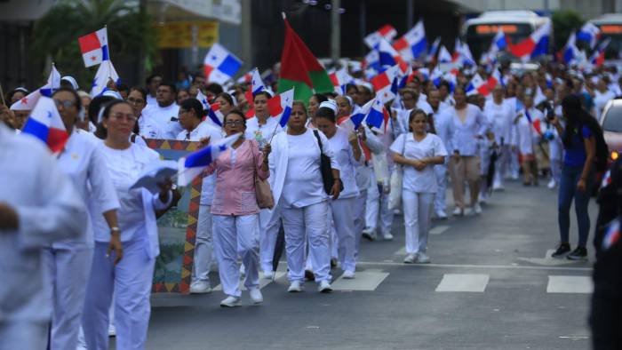 Marcha de enfermeras en la ciudad de Panamá.