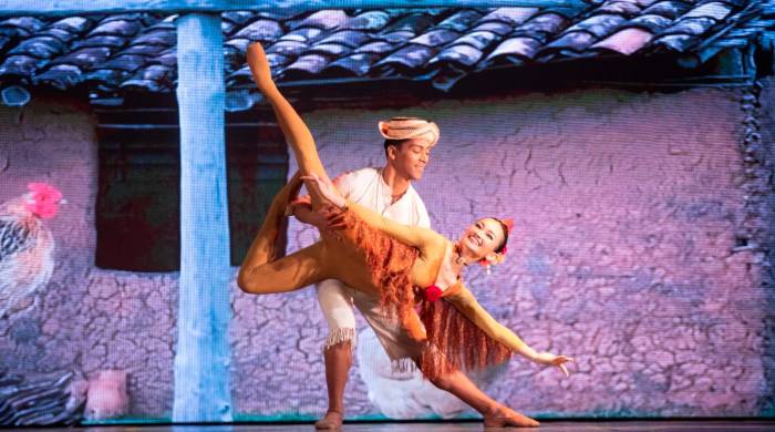 Muestra artística y folclórica de bailarines del Ballet Nacional de Panamá.
