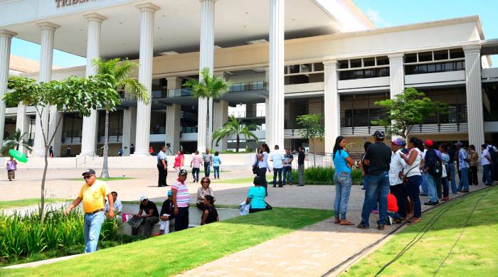El 31 de diciembre el TE excluye del padrón electoral final a los condenados y fallecidos.