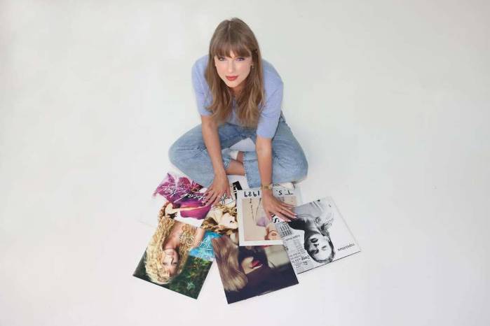 La cantante Taylor Swift anunció el lanzamiento de su nueva producción musical.