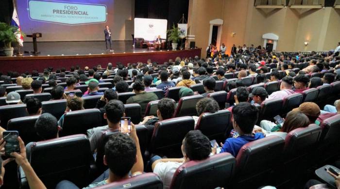 Torrijos Espino expuso ante cientos de estudiantes de la UTP sus propuestas de gobierno para la generación de empleos, fortalecimiento del sistema de salud y educación; entre otros temas.