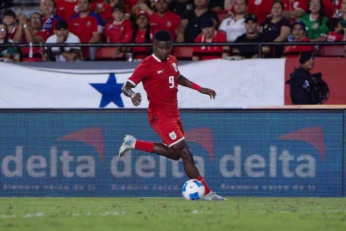 Herrera se retiró del campo en los minutos finales tras el tercer gol de Alianza.