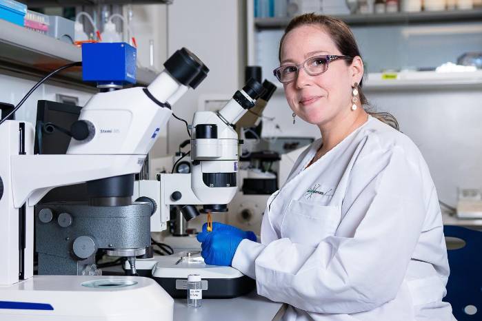 Carreira reflexiona sobre la importancia de investigar el Alzheimer desde el contexto local.