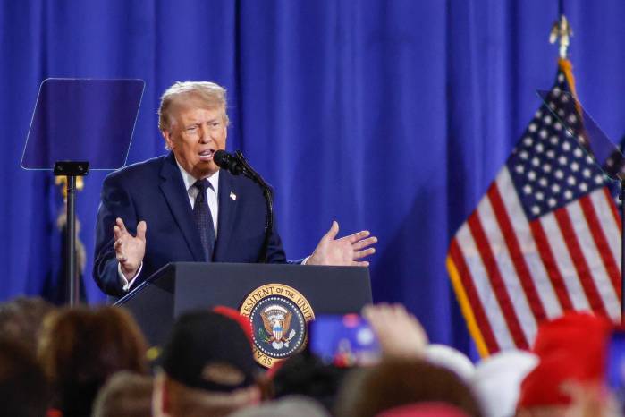 La Casa Blanca informó que Trump canceló un viaje previsto a su club de golf en Nueva Jersey y permanecerá en la capital estadounidense.