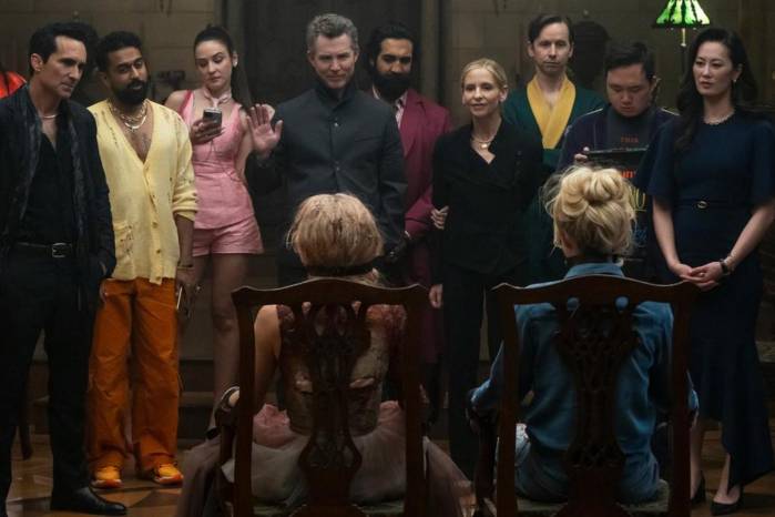 Weaving, Newton, Gellar y Wood son pilares de la conexión emocional y humorística de la cinta.