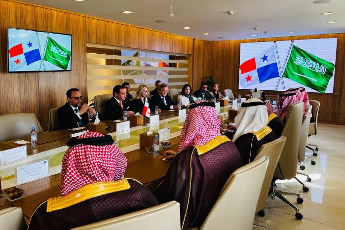 Panamá impulsa su agenda comercial en Medio Oriente con reuniones enfocadas en comercio, logística y exportaciones.