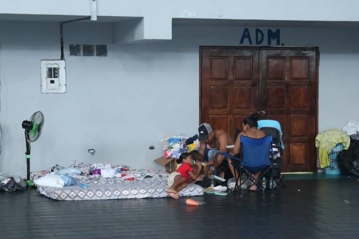 El presidente de la República, aseguró que el Despacho de la Primera Dama, en coordinación con las instituciones competentes, ya trabaja en la reubicación temporal de las familias afectadas en un albergue.