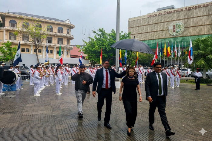 La diputada Paulette Thomas resalta la importancia histórica de Panamá como sede del diálogo regional durante la conmemoración del Bicentenario.