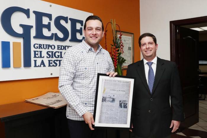 El embajador recibió una portada histórica con la fecha de su cumpleaños.