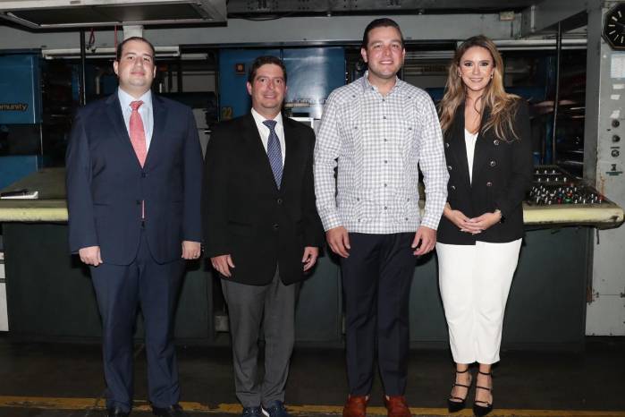 El embajador de Estados Unidos, Kevin Cabrera durante su visita a los diarios La Estrella de Panamá y El Siglo.