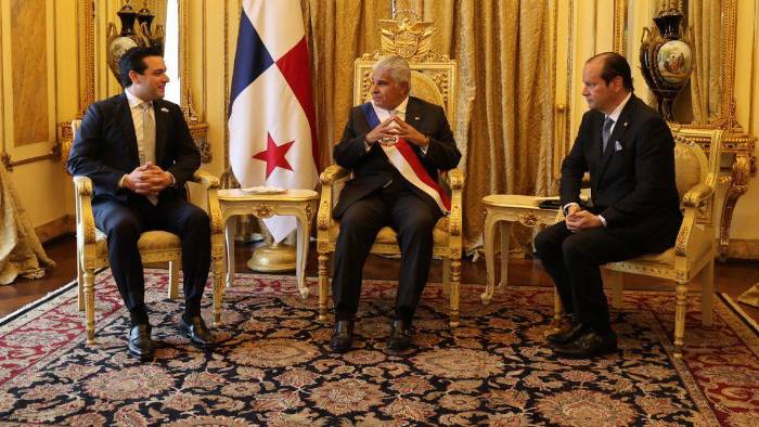 Cabrera le presentó sus cartas credenciales a Mulino este 5 de mayo de 2025.