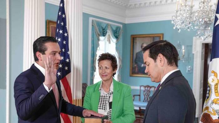 Cabrera (izq.) era comisionado en un distrito de Miami, Florida.