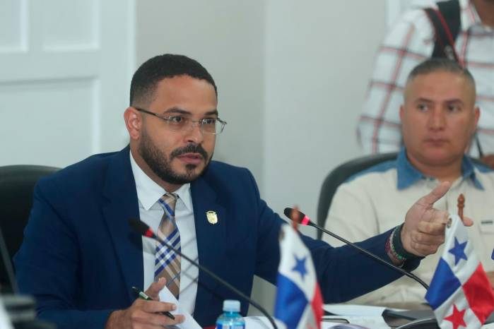 Diputado Beterai Richards, por la libre postulación y miembro de la bancada Seguimos.
