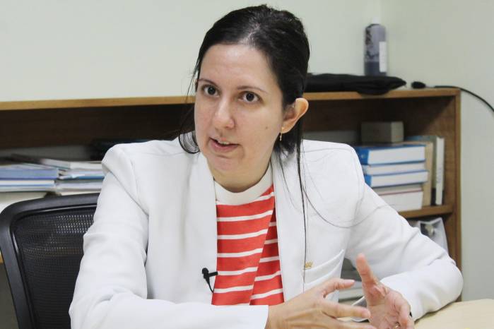 La oncóloga pediatra Karina Quintero explica los desafìos y avances que enfrenta el sistema de salud en esta rama