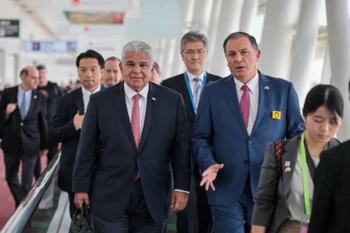 A su llegada a Tokio, Mulino fue recibido por el director general de América Latina y el Caribe del Ministerio de Relaciones Exteriores de Japón, Motoyuki Ishize.