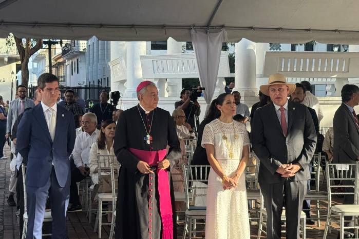 Al acto asistieron diversas autoridades gubernamentales y eclesiásticas.