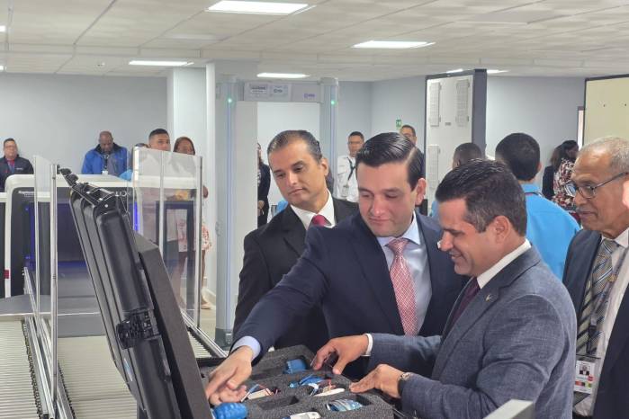 El embajador de los Estados Unidos, Kevin Marino Cabrera, junto al director de la AAC, Rafael Bárcenas.