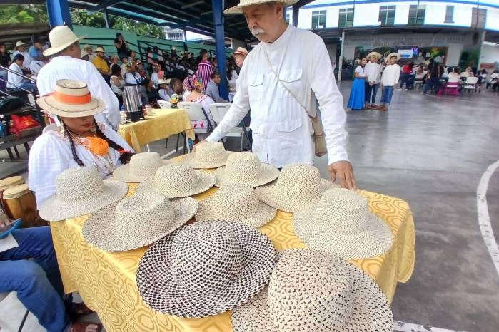 Según el maestro, la técnica es muy importante, ya que eso determina si el sombrero está bien elaborado.