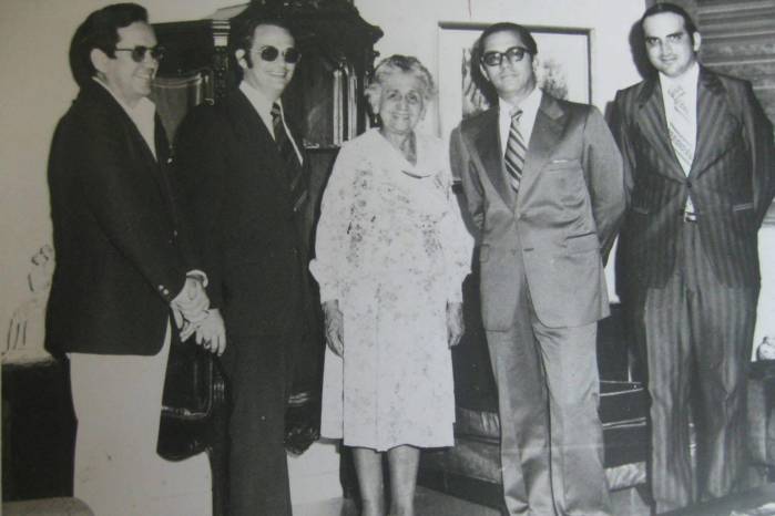 De izquierda a derecha: Julio E. Linares, Juan A. Pascual, María Olimpia de Obaldia, Jaime Ingram y Francisco Linares Brin en homenaje a Olimpia de Obaldía.