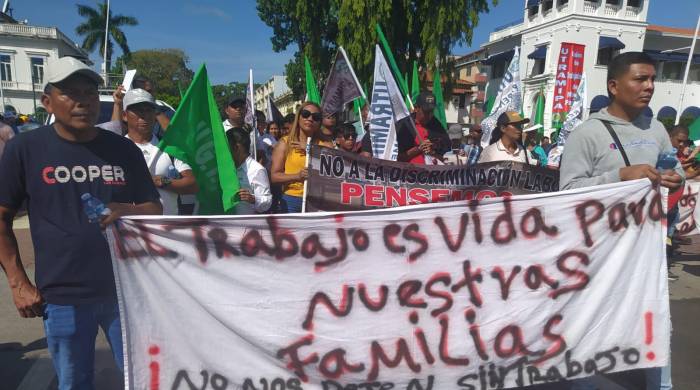 Diferentes gremios sindicales participaron organizadamente en la marcha del 1 de mayo, en conmemoración al día del trabajador.
