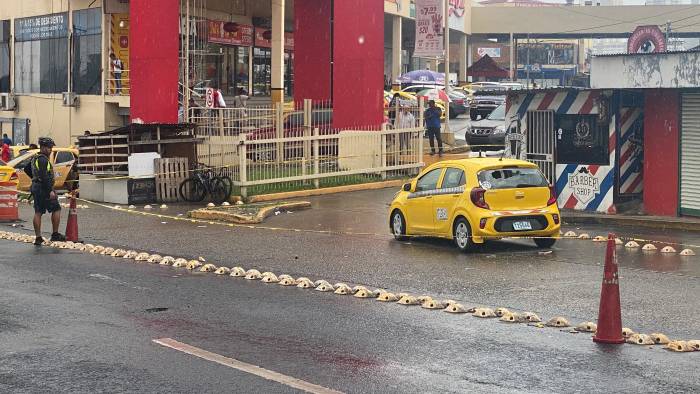 Las dos personas heridas viajaban en un taxi.