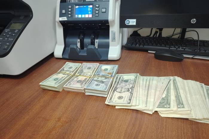 El primer incidente involucró a dos viajeras que, al ser consultadas sobre su Declaración Jurada Digital, negaron haberla realizado.