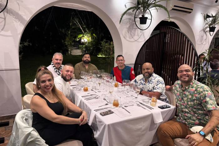 Fine Dining Table busca reconocer no solo la comida, sino toda la experiencia que rodea a un restaurante: la cocina, la hospitalidad, el servicio, el diseño, la identidad y la consistencia.