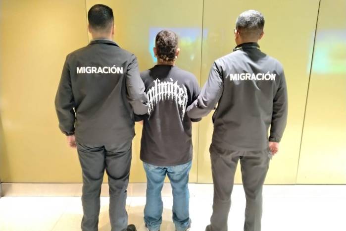 Inspectores del Servicio Nacional de Migración mantienen controles rigurosos en las zonas de llegada internacional del Aeropuerto de Tocumen.