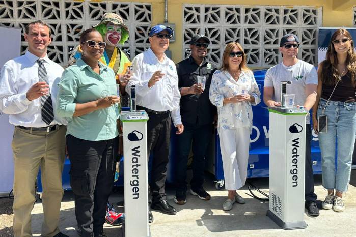 La instalación de la tecnología Watergen en el Pacífico panameño marca un antes y un después en el acceso a servicios básicos en zonas remotas. El equipo produce 1,200 vasos de agua al día.