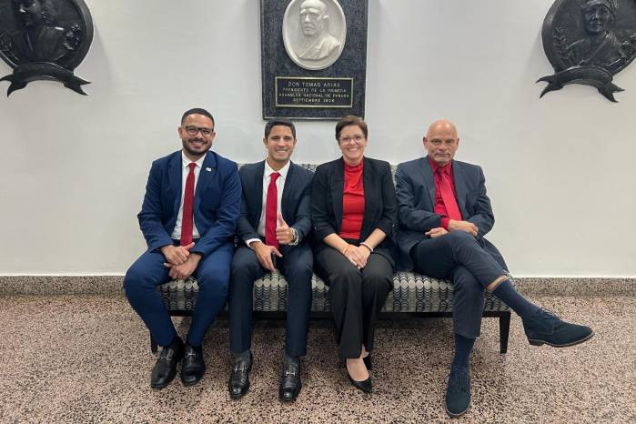 La bancada está compuesta por los diputados del Movimiento otro Camino y Betserai Richards.