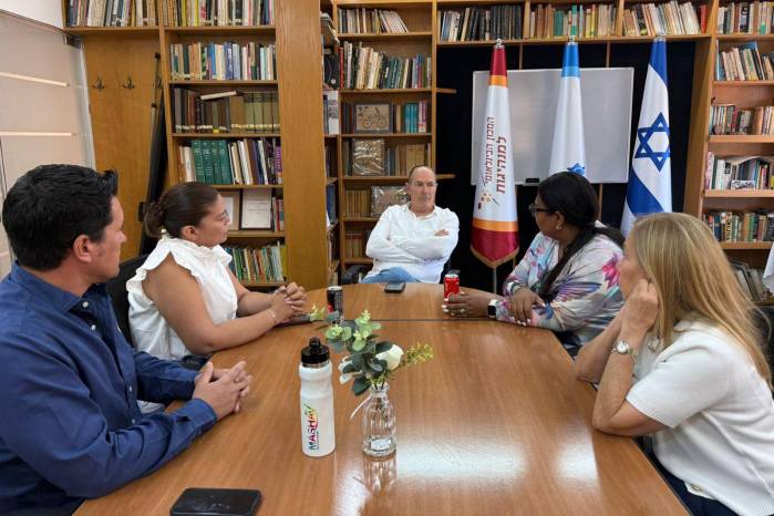 Los alcaldes estaban participando, en las afueras de la ciudad de Tel Aviv, de un curso para autoridades locales.