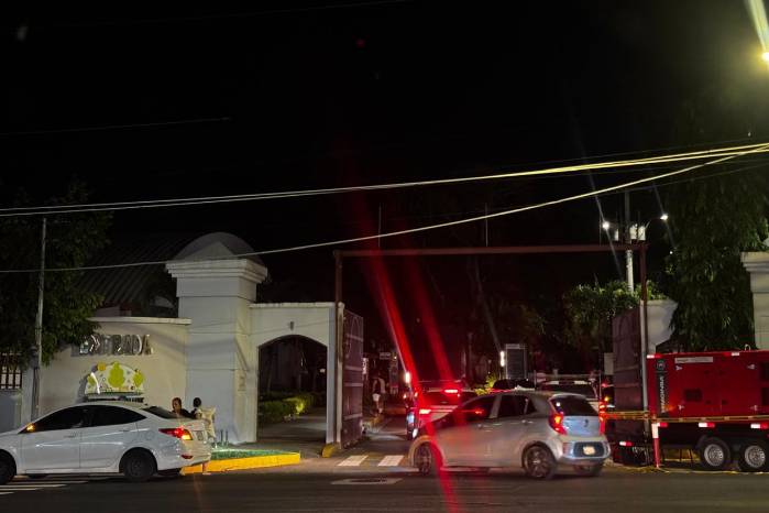 La entrada del Parque Omar este viernes 9 de octubre. Una planta eléctrica fue instalada a las afueras del parque.