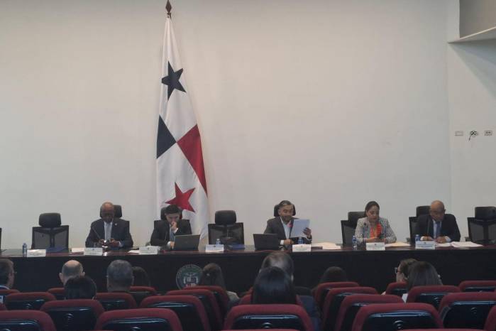 La Asamblea de Panamá debate la Ley de Sustancia Económica.