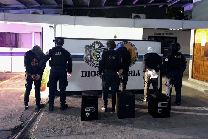 Los aprehendidos fueron puestos a órdenes de las autoridades competentes.
