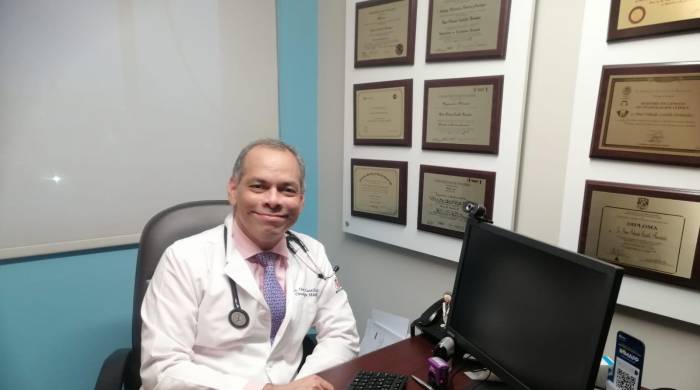Doctor Omar Castillo Fernández, oncólogo en el ION.