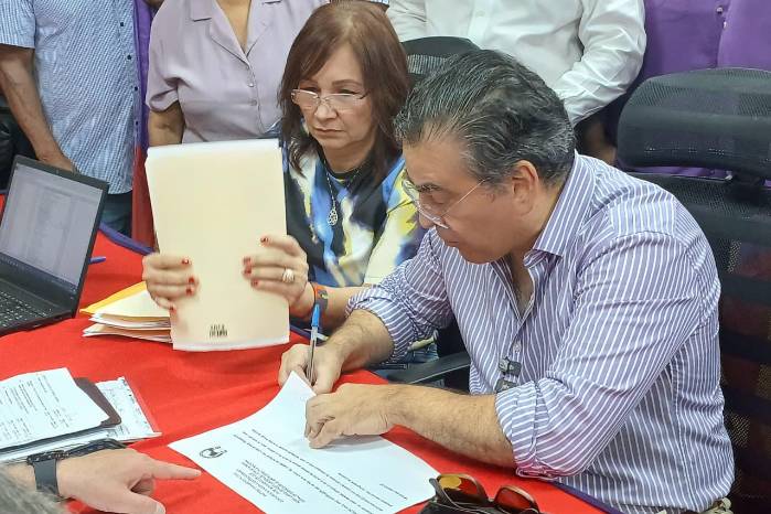 Carlos Raúl Piad oficializa su aspiración a la presidencia del Partido Panameñista