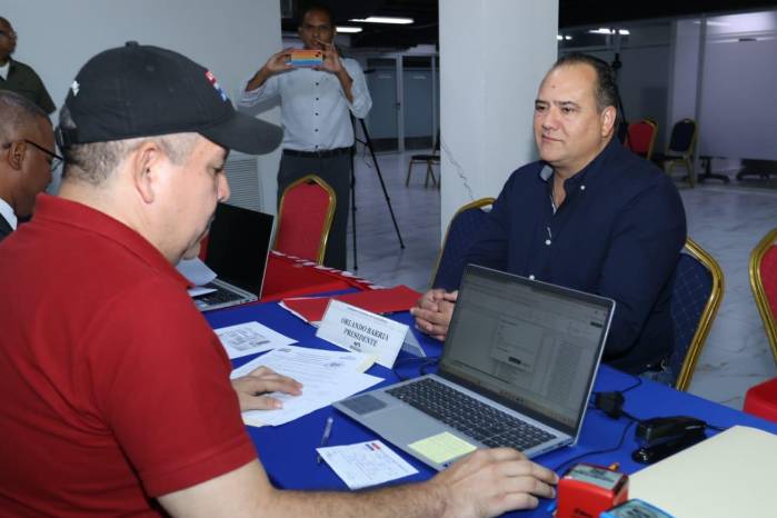 Último día de postulaciones en el PRD; partido se prepara para definir su futuro político