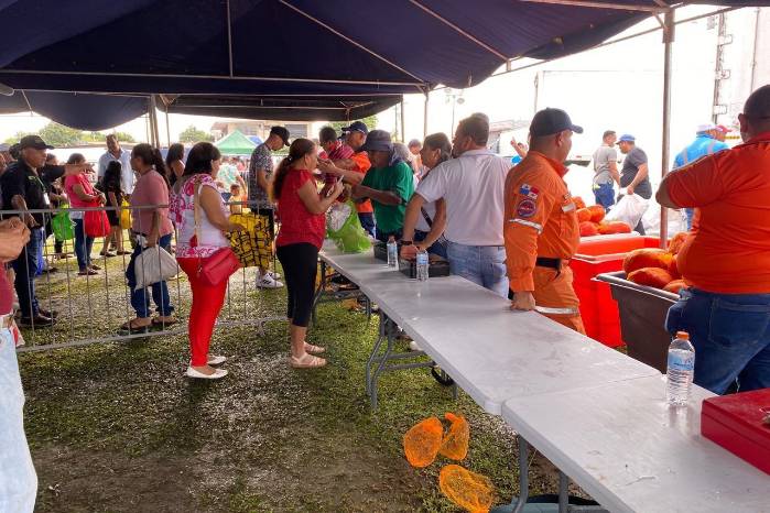 El país de las filas enormes y colas interminables