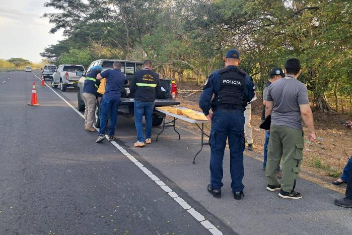En la mañana de este domingo, unidades policiales ubicaron y dieron persecución al vehículo presuntamente vinculado al caso