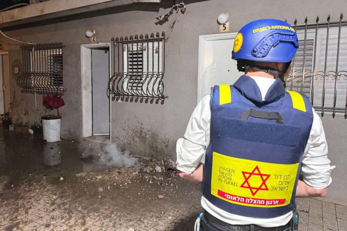 Israel sostiene que los lanzamientos de cohetes continuaron tras el alto el fuego con Hezbolá.
