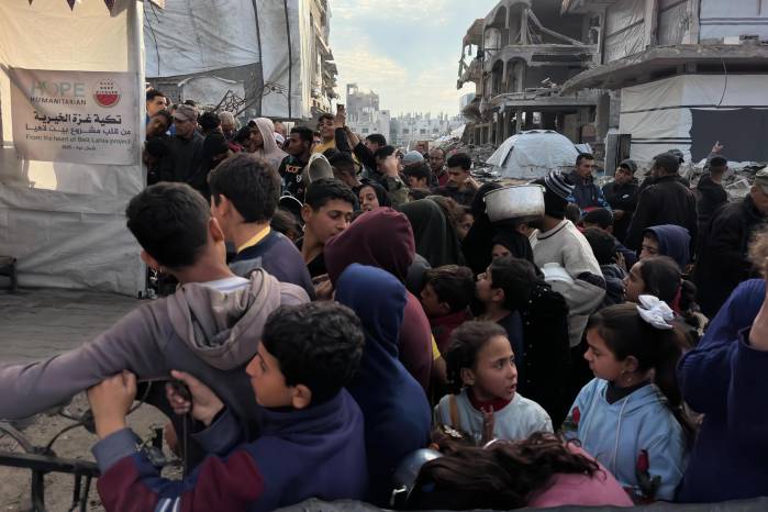 Fotografía de archivo, tomada el pasado 15 de marzo, de un punto de distribución de alimentos en la Franja de Gaza. EFE/Gaza