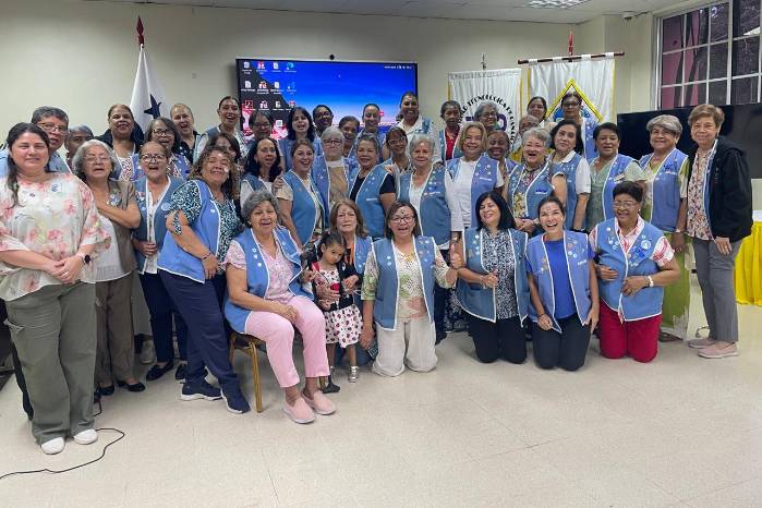 Asociación de Amigos y Voluntarias del Instituto Oncológico Nacional (ADAVION).