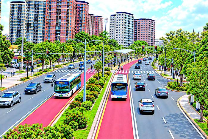 Imagen ilustrativa modificada con inteligencia artificial en el entorno Los Libertadores. Representa una propuesta conceptual de carriles exclusivos para autobuses. No corresponde a un diseño oficial del proyecto.