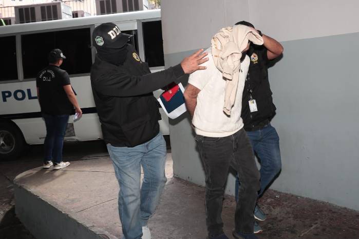 Familiares de Brands enfrentaron audiencia.