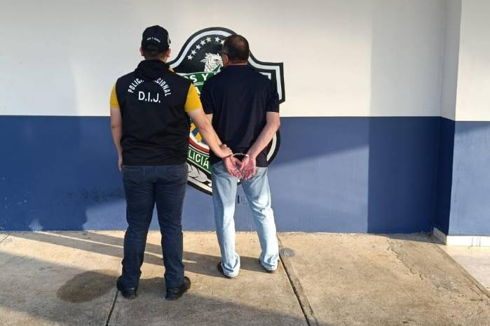 Uno de los aprehendidos durante el operativo.