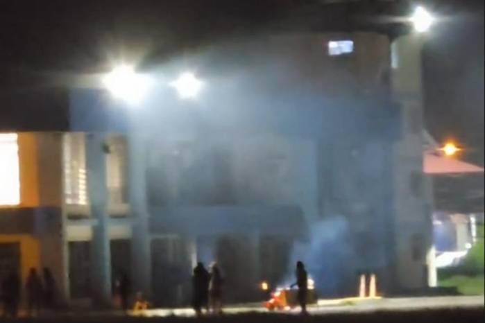 La noche del 19 de junio se tomaron instalaciones del aeropuerto de Changuinola y sustrajeron vehículos de empresas de alquiler.