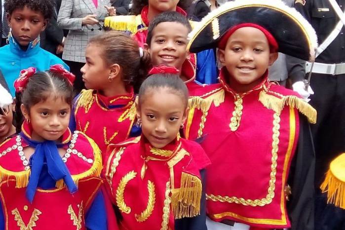 El texto es una antología literaria, infantil y juvenil, que, en verdad, no es solo sobre la figura de Simón Bolívar, cuyo subtítulo es ‘héroe de América’.