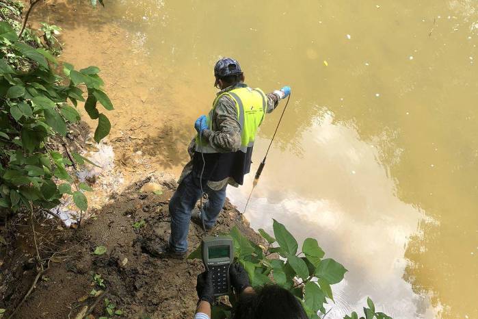 Heces y agroquímicos en río La Villa; autoridades responden en Azuero