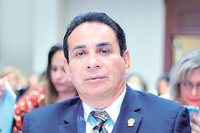 Tengo que ser honesto y lamentablemente funciona por ahora como un foro político. Yo aspiraría a que fuera vinculante. Los gobiernos tendrían que hacer un debate de fondo sobre el SICA ¿Lo queremos o no?